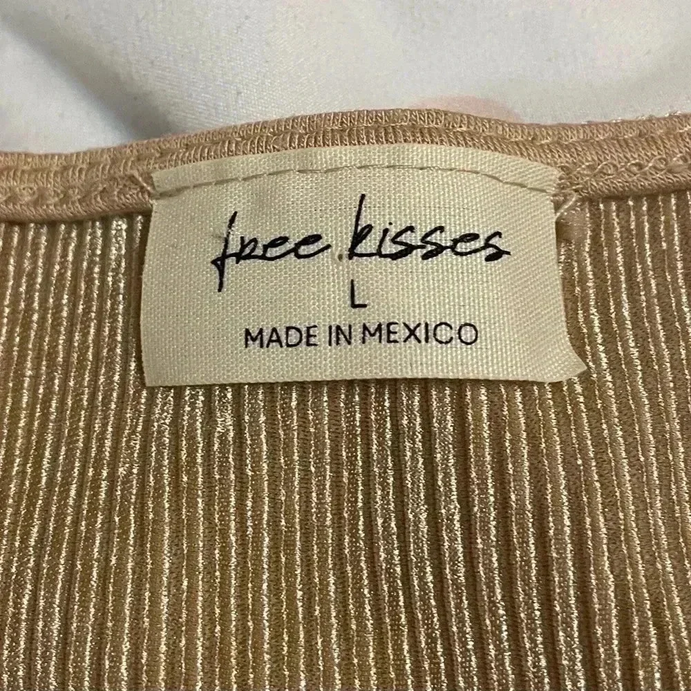 Free Kisses Women’s Dark Champagne Color‎ Size L
